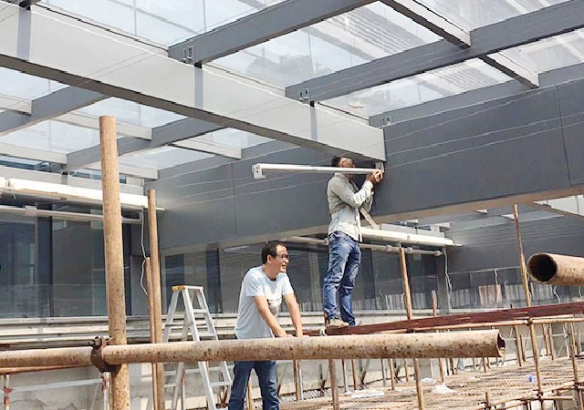 電動(dòng)天棚簾安裝現(xiàn)場(chǎng)